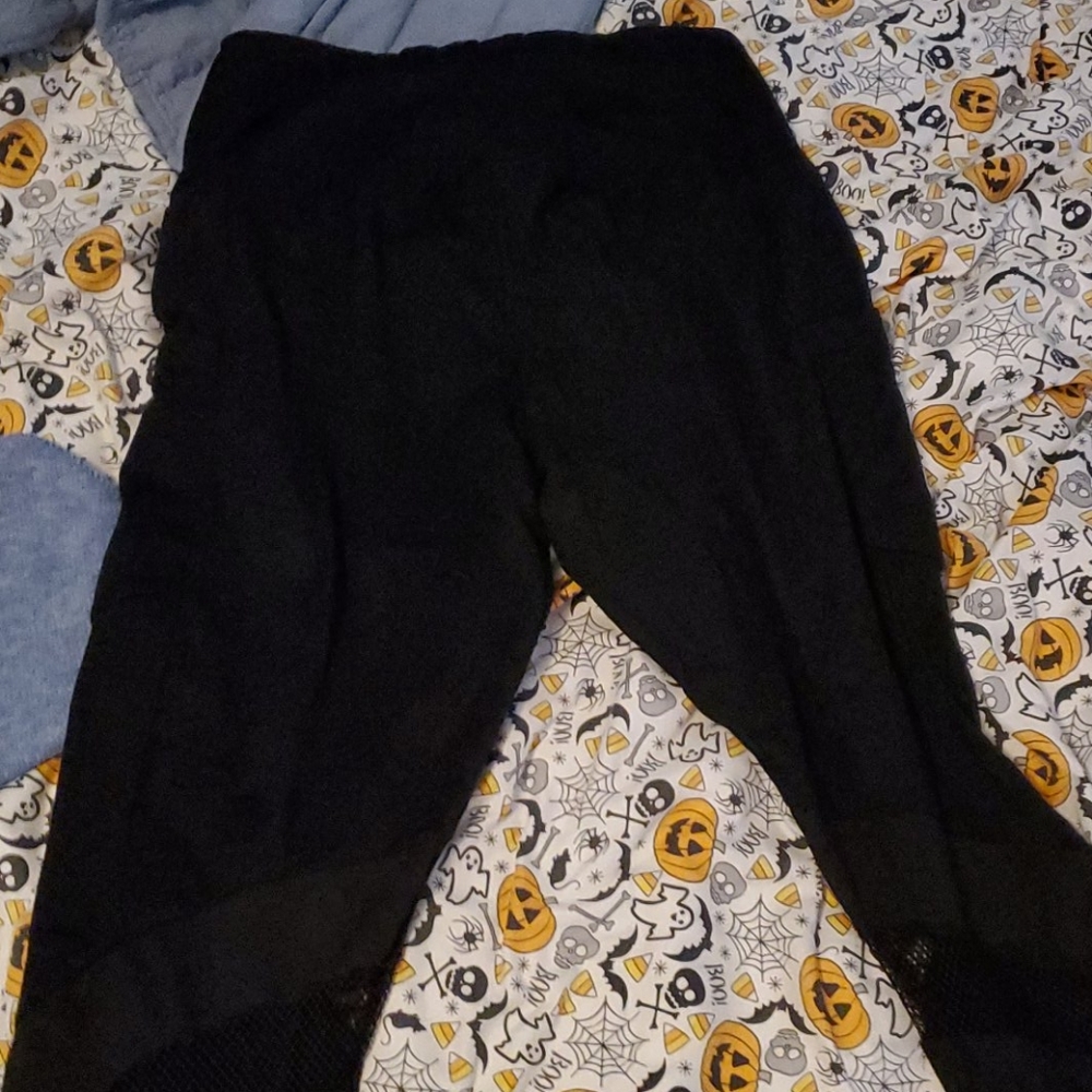 Fishnet leggings
